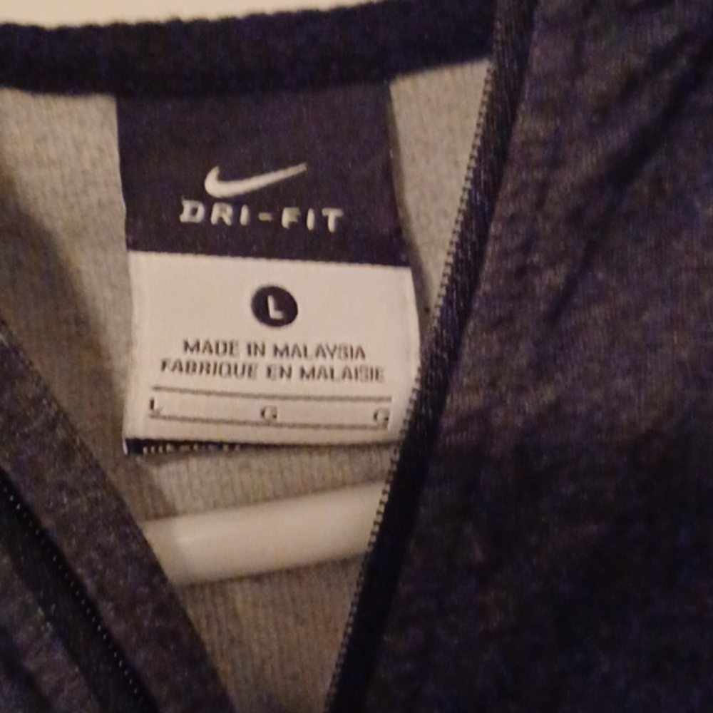 Nike Top - Picture 2 of 4